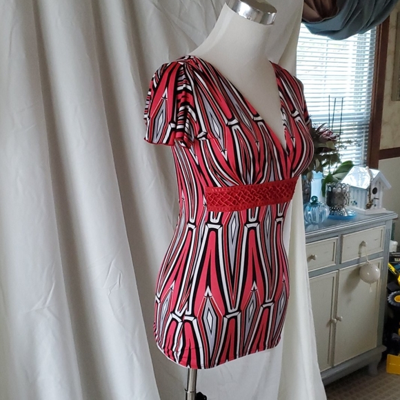 Capped sleeve top - Picture 3 of 4